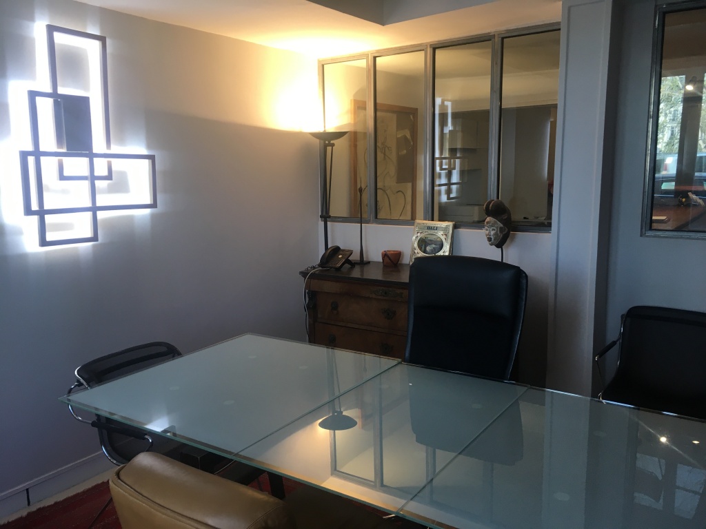 Domiciliation dans locaux prestigieux proche Palais sur Quai de Seine.