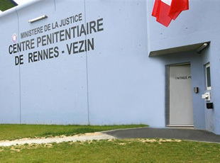 La FNUJA se mobilise contre la pratique de fouilles intégrales systématiques à l’issue des parloirs au sein du Centre pénitentiaire de RENNES-VEZIN