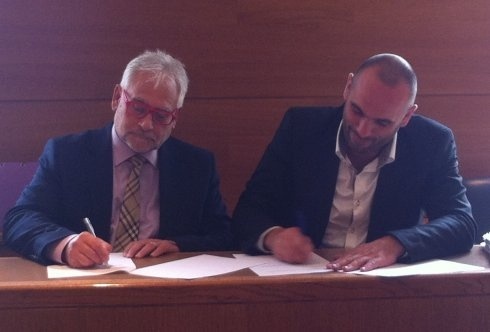 Jean-Pierre ANSQUER, PDG de SCAPIMED et Roland RODRIGUEZ, Président de la FNUJA, officialisent le partenariat.